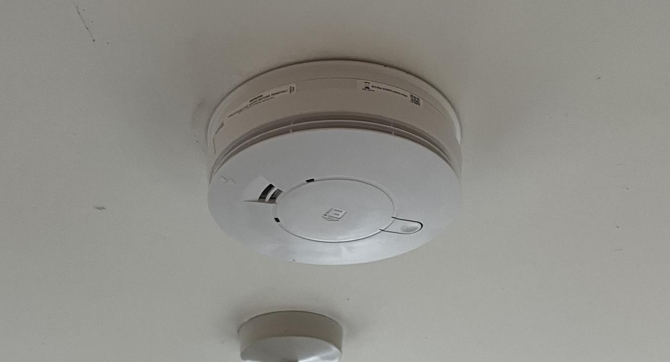 Smoke alarm installer Knowle