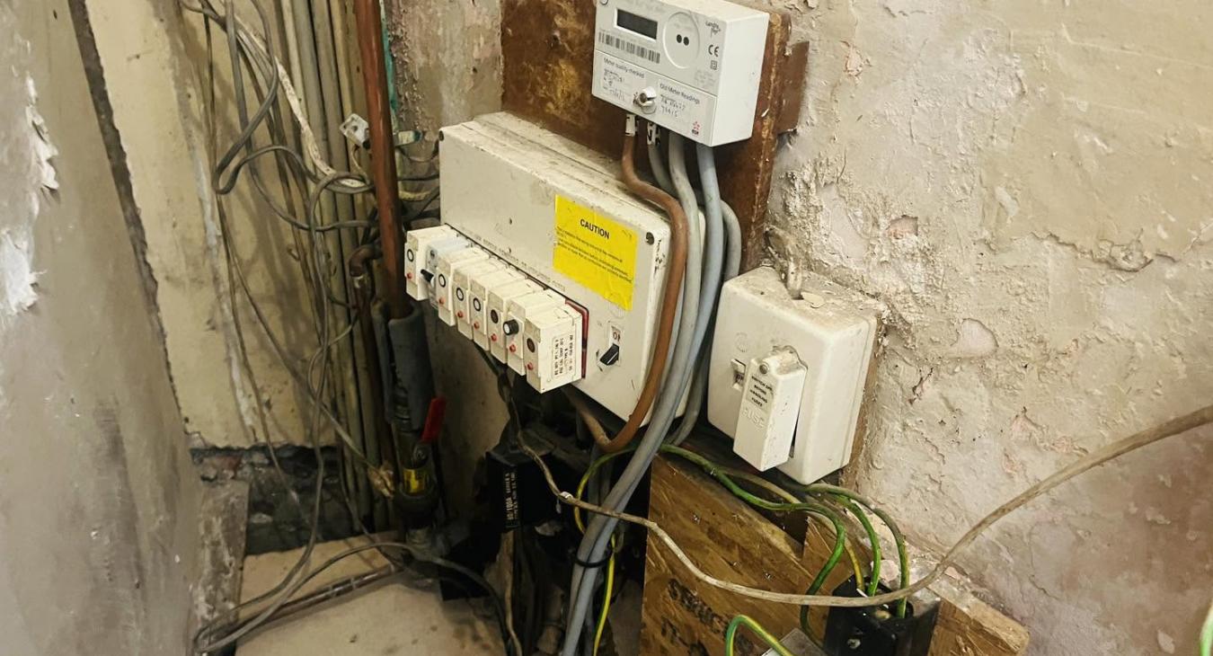 Common signs of a faulty fusebox: Advice for Redland homeowners